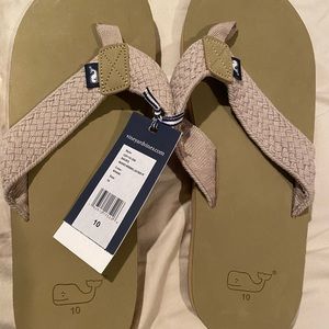 Vineyard Vines men’s washed webbing leather flip-flop size 10